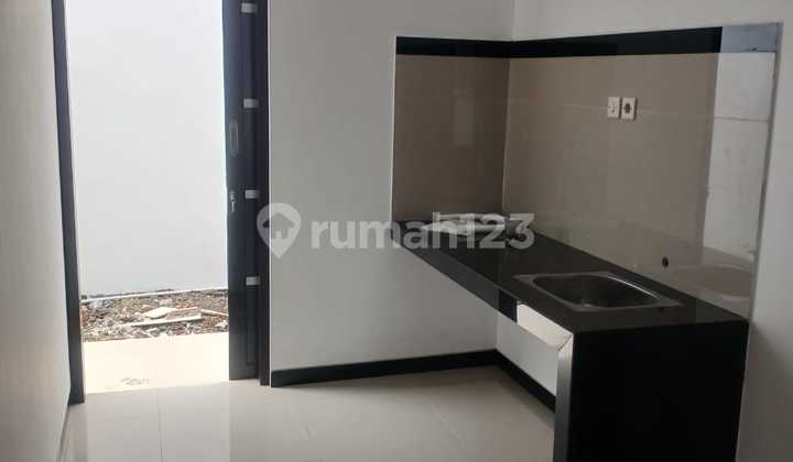 Rumah Baru Raya Wonorejo Rungkut Strategis Jalan Lebar 2