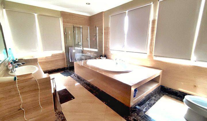 Disewa Rumah Pantai Indah Kapuk PIK Mewah Dengan Swimming Pool 9