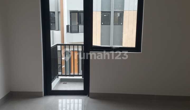 foto lainnya dijual rumah baru 2 lantai