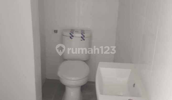 kamar mandi dijual rumah baru 2 lantai