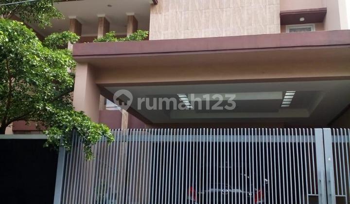Dijual Rumah Mewah 3 Lantai Taman Aries Kembangan