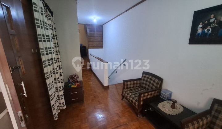 Rumah 3 Lantai Siap Huni Dalam Cluster Awiligar Raya 2