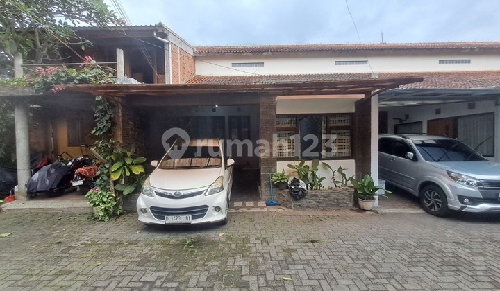 Rumah 3 Lantai Siap Huni Dalam Cluster Awiligar Raya