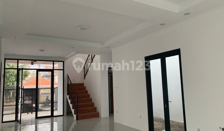 Disewakan Rumah Cocok untuk Kantor Lokasi Strategis di Sukaluyu 2