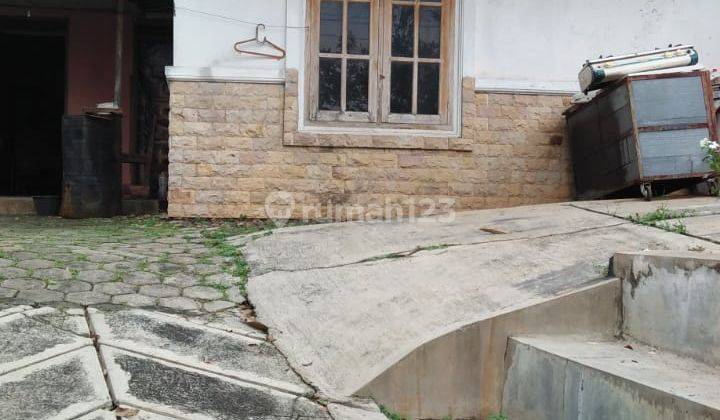 Dijual Tanah bonus Rumah di Jl. Menur II 2