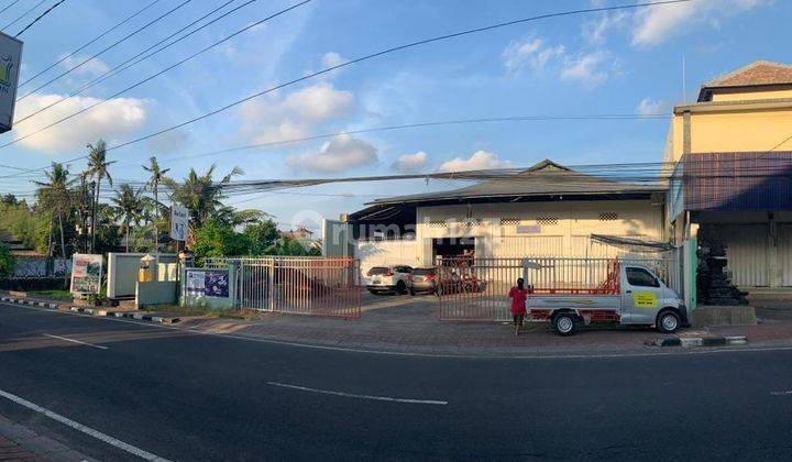 Mainroad shophouse for sale in strategic location in Kerobokan, Bali 1