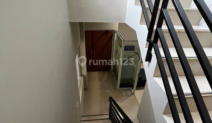 Rumah Baru 3 Lantai di Sayap Riau Bandung 2