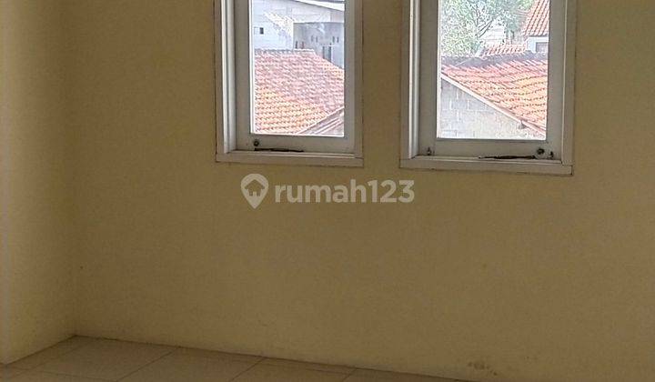 For rent rumah 2 lantai 3 kmr di Cinere nempel pintu toll Desari  2