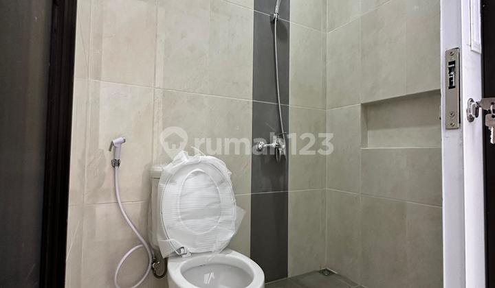 Rumah Baru 2 Lantai Modern Minimalis Shm Nempel Gerbang Toll 2