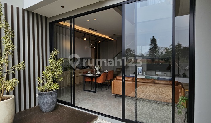 Modern 2-Story Luxury Glass House in Superblock Area 2