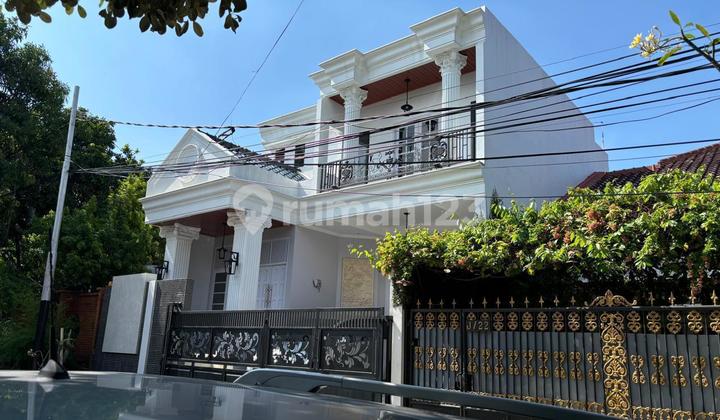 Rumah Elegant American Classic Deket Gerbang Toll Kawasan Elite