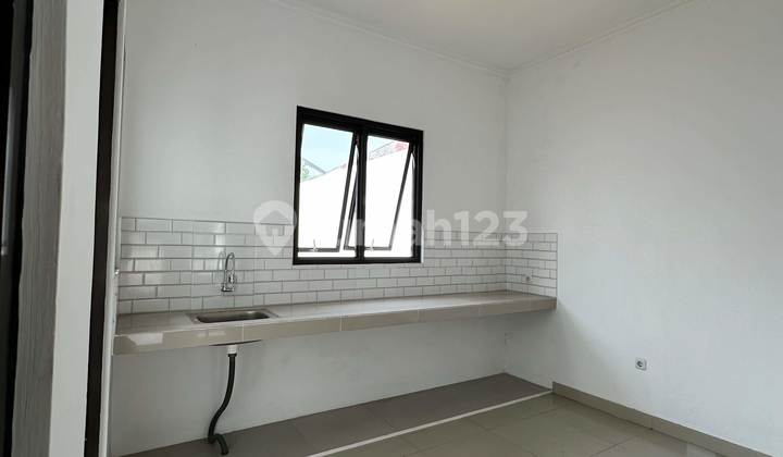 Rumah 2 Lantai Siap Huni Nempel Pintu Toll Nempel Stasiun Busway 2