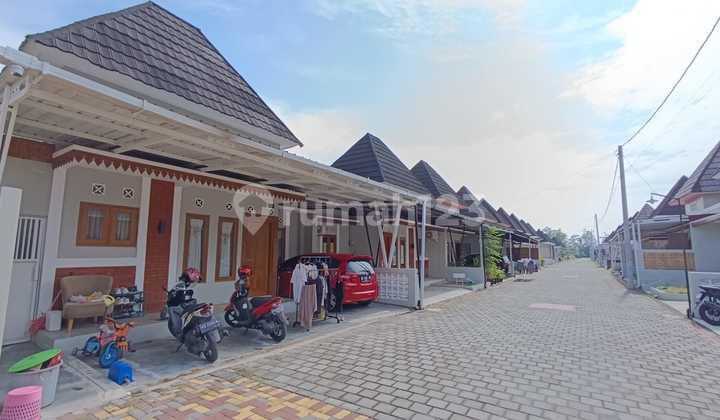 Modern Classic Concept Limasan Roof in Prambanan Only 400 Million, 400 Meters From PKU Muhammadiyah Hospital 2