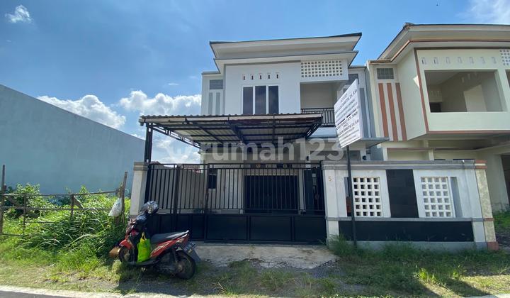 Siap Huni 2 Lantai Jual Cepat Bu Type 130/116M2 (4Kt+3Km) Cuma 1.3Miliar Nego Dekat Rs.tegalyoso Siap Huni 2 Lantai Jual Cepat Bu Type 130/116M2 (4Kt+3Km) Cuma 1.3Miliar Nego Dekat Rs.tegalyoso