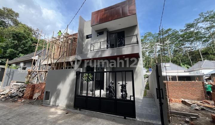 2 Lantai Hook Depan Belakang Type 90/108M2 Diwidodomartani Sleman Dekat Uii Siap KPR Shm+Imb Ready