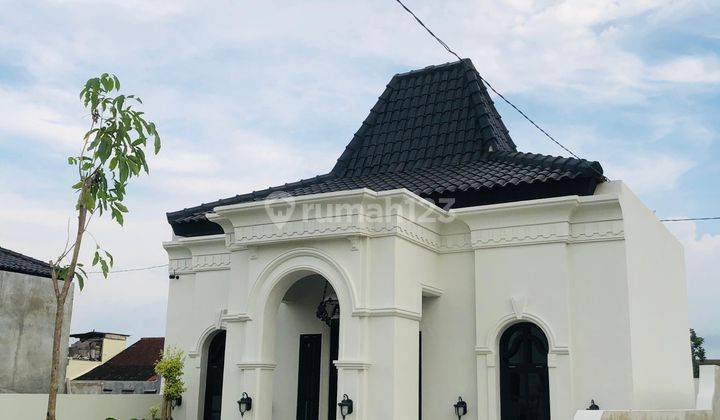 Jual Rumah Konsep American Classic di Perumahan One Gate System Kota Prambanan 1