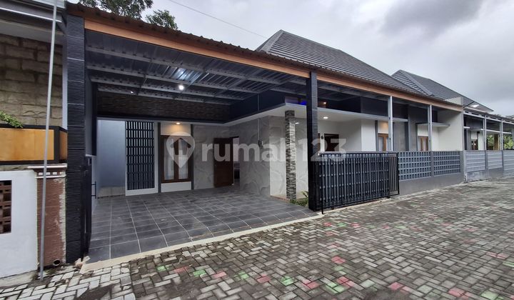 Dekat Kampus UII Jogja Rumah Megah Limasan Type 80/120 Cocok Untuk Pendatang, Lingkungan Nasionalis