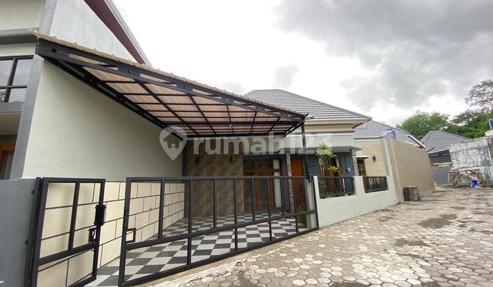 Ready to Occupy Type 80/120 Area 10 minutes from Kaliurang Street Limasan House 3BR+2BT Freehold Title READY Ready for Mortgage 2