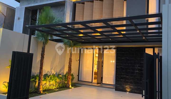 Tinggal Bawa Koper, Rumah Megah Full Furnished Type Luas 115/117m2 SHM READY 3KT+2KM di Sleman 2