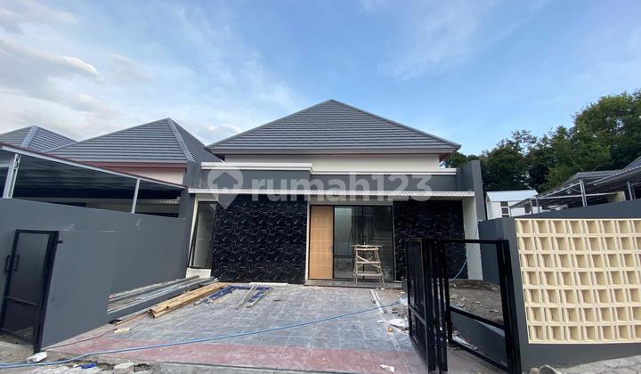 For Sale: Limasan House, 10 minutes from Kaliurang Street, Type 80/120, 3 Bedrooms + 2 Bathrooms, SHM Certificate Ready, KPR Ready For Sale: Limasan House, 10 minutes from Kaliurang Street, Type 80/120, 3 Bedrooms + 2 Bathrooms, SHM Certificate Ready, KPR Ready