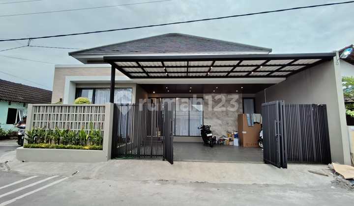 For Sale: Ready-to-Occupy Luxurious House Type 129/202m2 in Purwomartani Sleman, 4 Bedrooms + 2 Maid's Rooms, SHM (Certificate) Ready, KPR (Mortgage) Ready