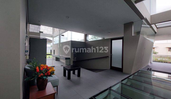 Rumah Modern Minimalis Dengan View Danau Kota Baru Parahyangan 1