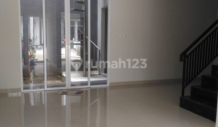 Rumah Klasik Nyaman Simple di Sukahaji Bandung