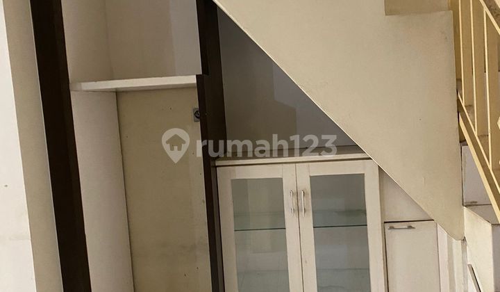 Rumah 2 lantai Dekat Dengan Stasiun Kereta Cepat Rumah 2 lantai Dekat Dengan Stasiun Kereta Cepat