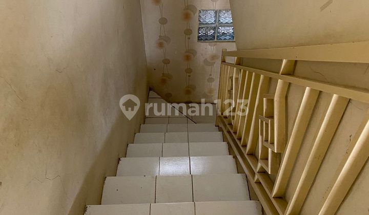 Two-story house near the high-speed train station. 2