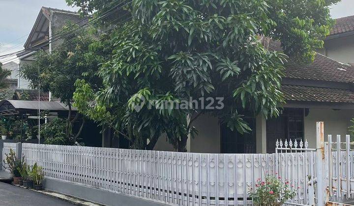 Rumah 2 Lantai 2 Sisi di Area Pemukiman Antapani 1