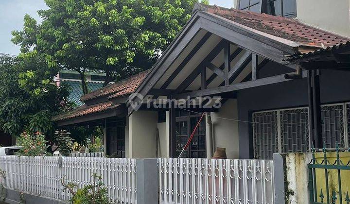 Rumah 2 Lantai 2 Sisi di Area Pemukiman Antapani 2