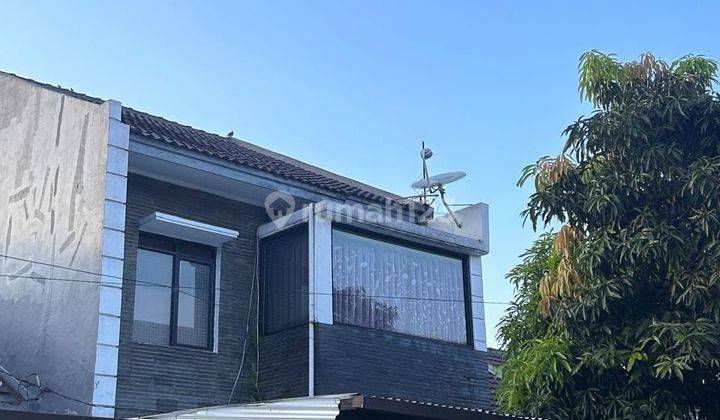 Rumah 2 Lantai Furnished di Komplek Taman Holis Indah 2