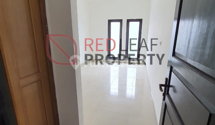 Rumah 3 Lantai Rapi Siap Huni Unfurnished di Greenville, Jakbar 2