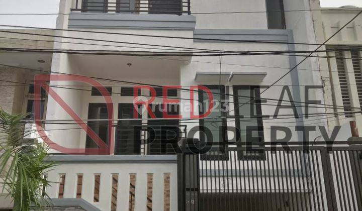 Rumah 3 Lantai Rapi Siap Huni Unfurnished di Greenville, Jakbar 1