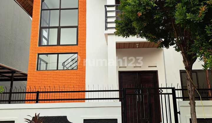 Bintaro Sector 3 House, Neat Corner, Toll Access, 4 Bedrooms 2