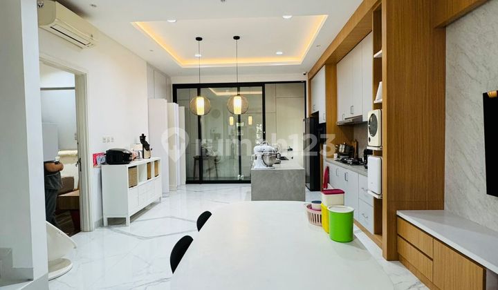 Green Lake City Corner House SHM Size 8x18 Semi Furnished 2.5 Floors