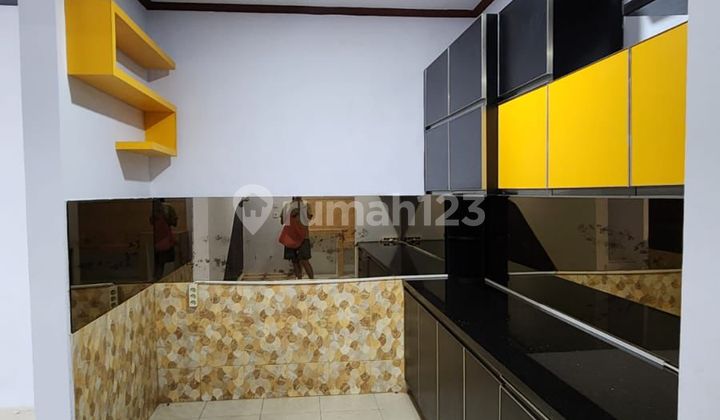 Daan Mogot House West Jakarta, 5 ACs, Semi Furnished, Good and Tidy.