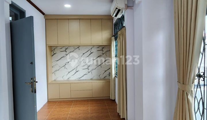 Daan Mogot House West Jakarta, 5 ACs, Semi Furnished, Good and Tidy.
