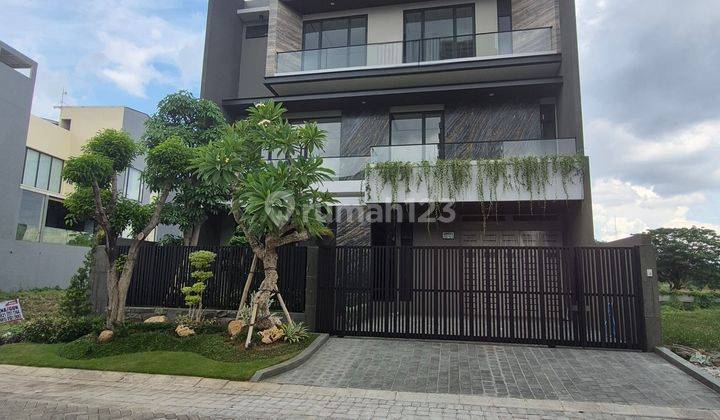 DI  RUMAH LUXURY NORT EMERALD MANSION 1