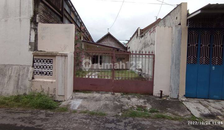 Rumah tengah kota Solo dekat Gereja di Kepatihan Kulon, Solo 1