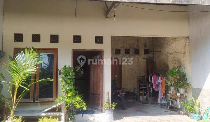 Rumah Bagus Semi Furnished SHM di Perum Pelangi, Surakarta 1