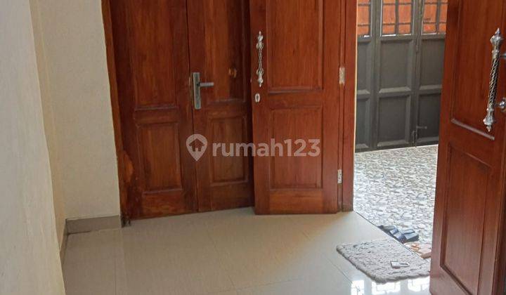 Rumah di Jln Bengawan Solo Semanggi Pasar Kliwon Solo SHM 2 Lantai hadap  Barat siap huni  Rumah Baru 2