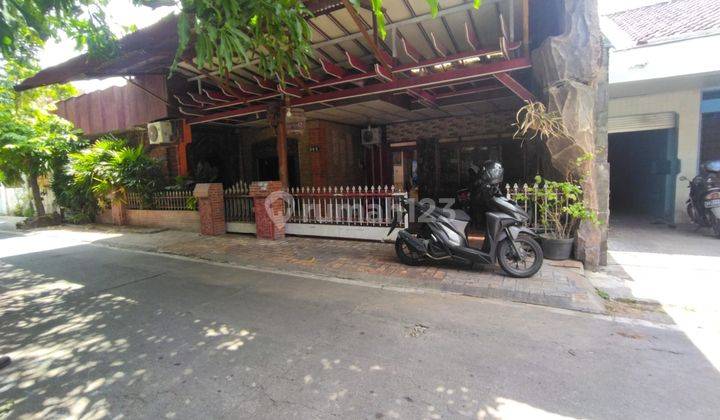 Rumah Gandekan,tengah kota Solo Jebres dekat Sekolah dan Stasiun KA Jebres. 1