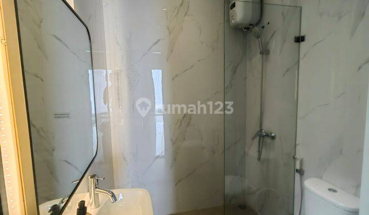 Rumah 2 lantai dekat RS Mandaya Metland 8