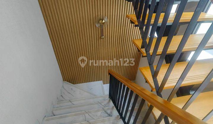 Rumah 2 lantai dekat RS Mandaya Metland 14