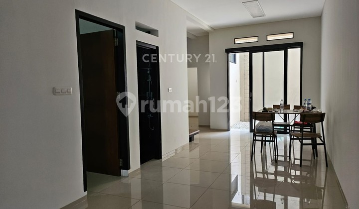 Rumah 2 Lantai Sangat Terawat Siap Huni 2 Carport Sayap Buah Batu