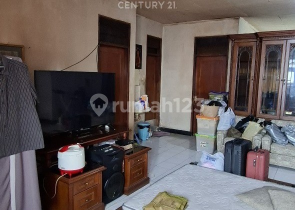 Single Story House 300 Square Meters Twin Gates Buah Batu