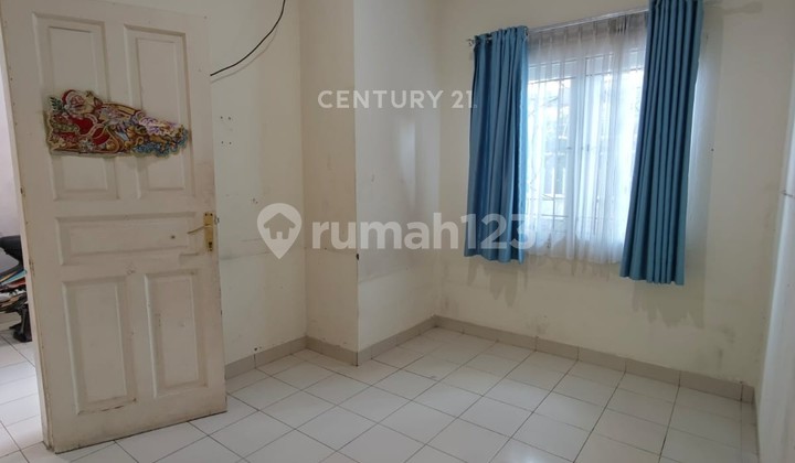 Ready-to-Occupy 3-Bedroom House on Boulevar Hijau Harapan Indah, Quick Sale