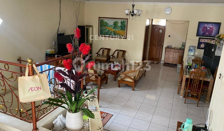 Rumah 6 Kamar Terawat Lokasi Dekat Alun Alun Cimahi Jual Cepat