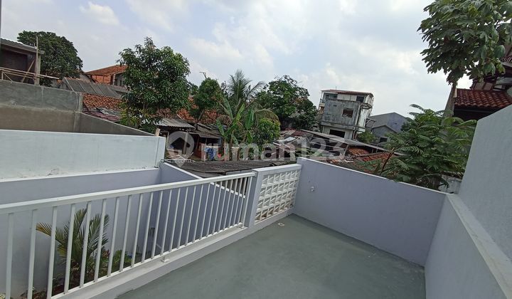 Rumah 2 Lantai Bagus Dalam Komplek di Cinere, Depok 2